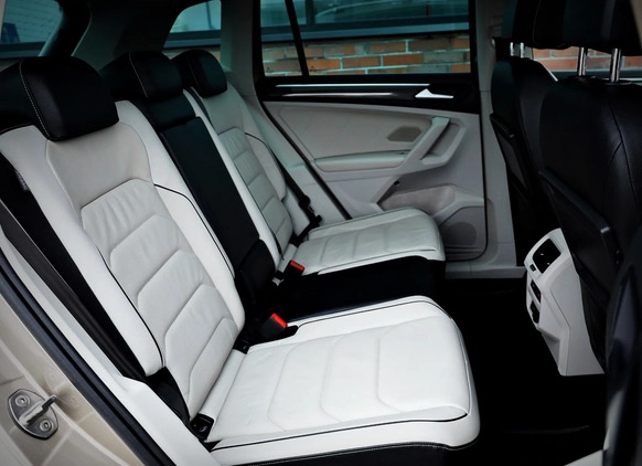 Volkswagen Tiguan cena 129900 przebieg: 54000, rok produkcji 2019 z Czarne małe 781